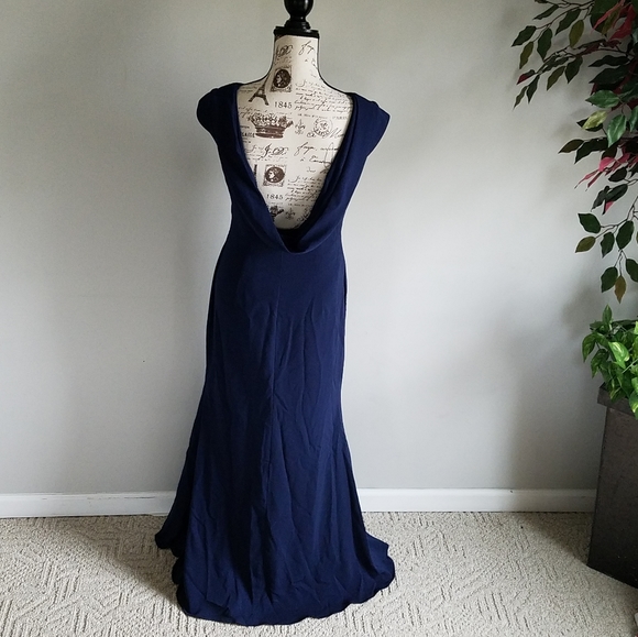 STUNNING Evening Gown - Picture 2 of 8